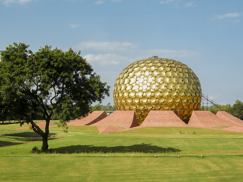 960px-The_Matrimandir_in_Auroville,_Tamil_Nadu,_India.jpg